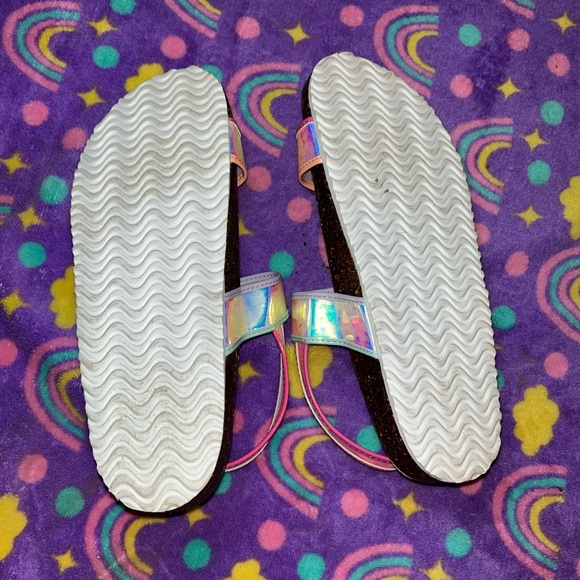 Wonder Nation fit like women’s 8 shiny strappy sandals worn once - Picture 2 of 4